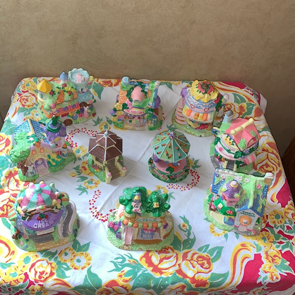 Super Cute Hoppy Hollow Figurines total of 10